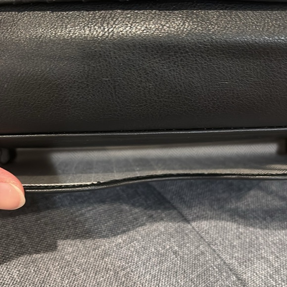 GUC Black Crossbody/Wrislet - Picture 4 of 9